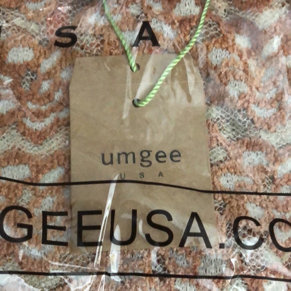 NWT UMGEE EMBROID PLUS SIZE TOP W/BELL SLEEVES - Picture 7 of 9